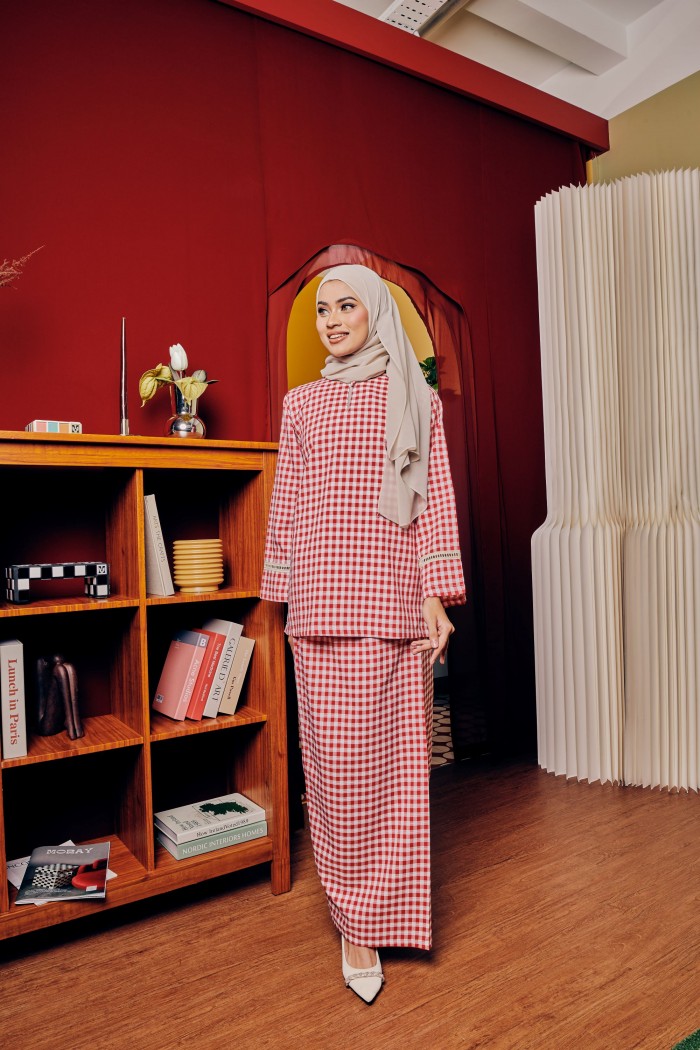ELARA RED