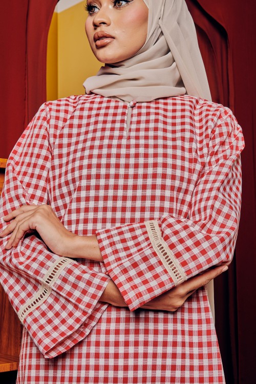 ELARA RED
