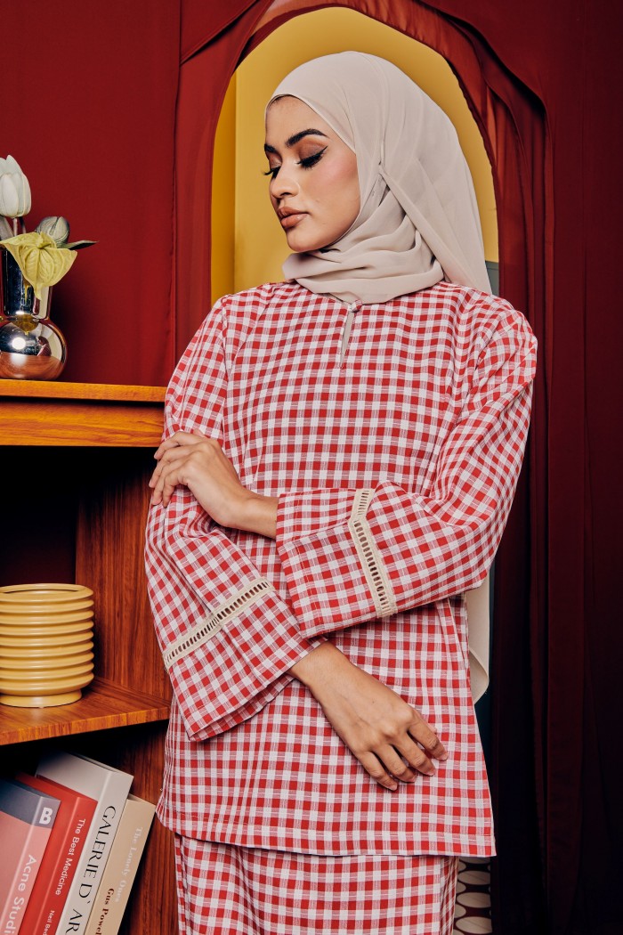 ELARA RED